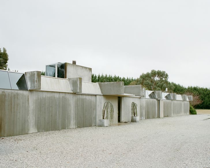 The original house, designed by architect Paul Couch in the early 2000s, is defined by a rhythmic arrangement of exposed concrete beams supported by concrete walls.