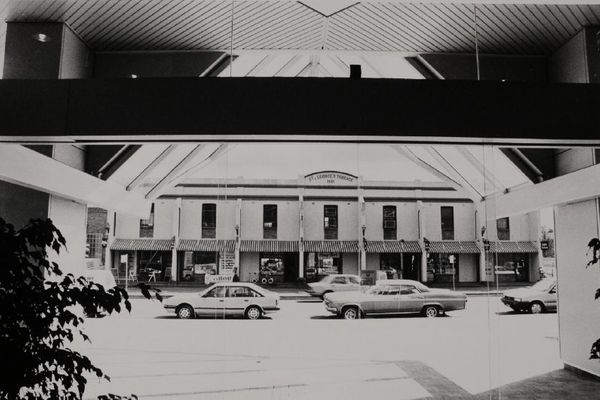 St. George's Terrace on Phillip Street circa 1987. (property Parramatta Tourist Centre Negs: P.C.C.)