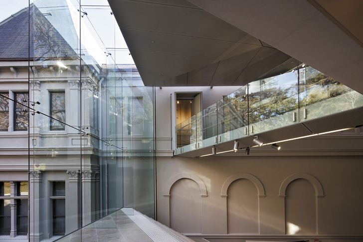 The southern atrium slots between the Wellesley Gallery and the East Gallery.