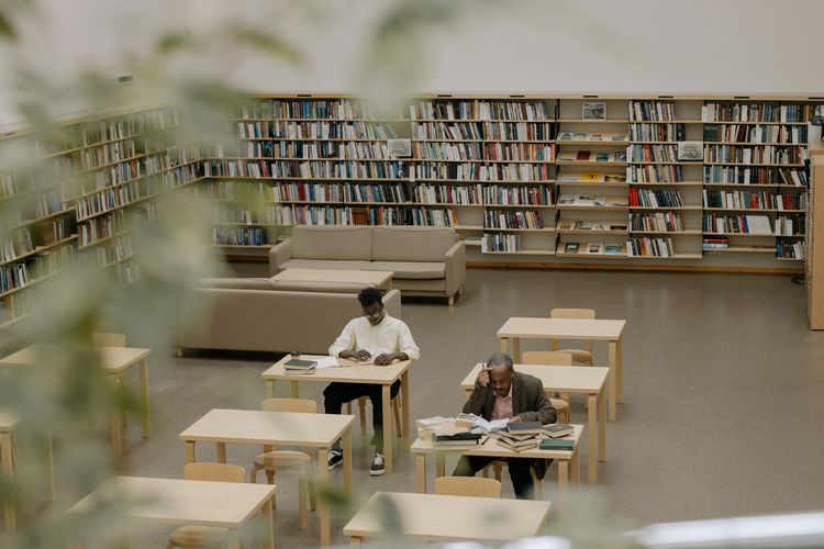 In a heatwave, a cool library or shopping centre is a lifeline – do we ...