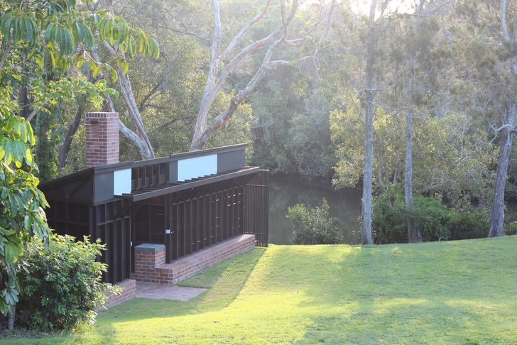 House for Boats (2015) turns the utilitarian shed into a place for cooking, playing and relaxing by the creek.