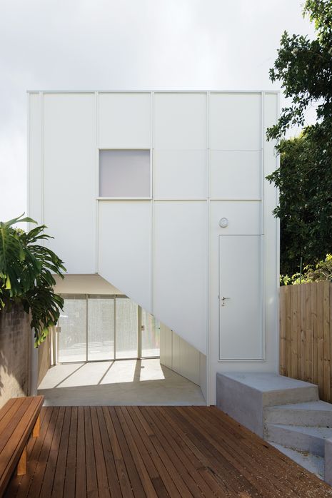 Retallack Thompson’s Erskineville Creature presents as an autonomous object: a tiny house for one, offering a possible way of living at a smaller, more considered scale.