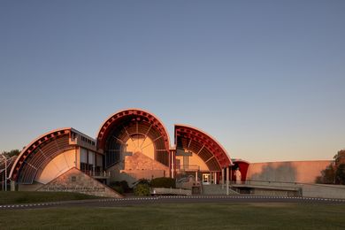 Opened in 1988, the Australian Stockman’s Hall of Fame building, designed by Feiko Bouman Architecture, is an example of late twentieth century Australian postmodernism.