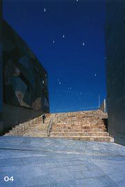The stepped approach from Flinders Street. Image: Derek Swalwell.