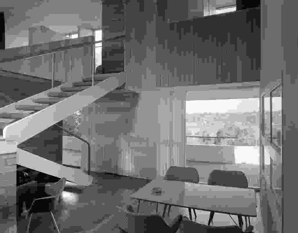 The dining area in the Thurlow House by Harry Seidler, 1951–1954.