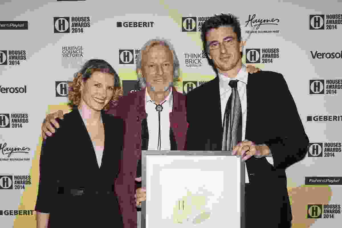 Winner of New House over 200m2 Peter Stutchbury (centre) with project architect John Bohane (right) and Elizabeth McIntyre of Think Brick.