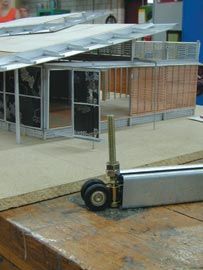 Students and staff prefabricated much of the building in the university workshops. 