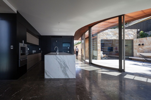 Whale Beach House by Shahe Simonian Architect (Zanazan).