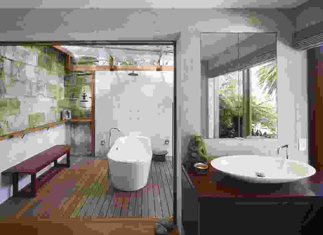 The bathroom in the Garden House by Peter Stutchbury (2007).