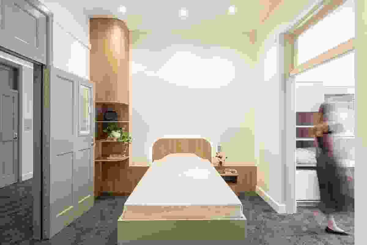 All ten inpatient bedroom suites have an ensuite, mother’s sleeping area, small sitting area, as well as a baby cot room, which has the ability to be connected fully with mother’s bedroom or made seperate.