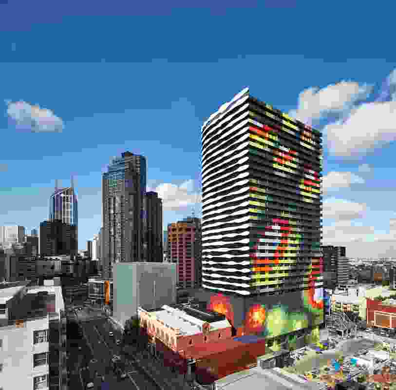 The northern and western facades are superimposed with a heat map.