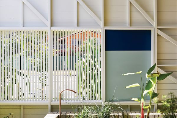 Eagle’s award-winning renovation to a 1970s bungalow, Burleigh Street House (2016), prioritizes openness and connection to the landscape.