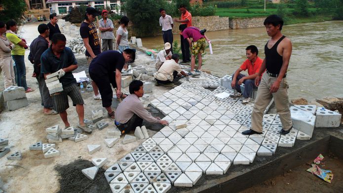 The TaiPing Bridge renovation resurfaced the bridge through the merging of traditional masonry construction and contemporary precast concrete techniques.