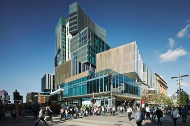 Kinked geometries animate the building’s forms, inflecting towards the Metro station entry on the corner of Murray and William streets.