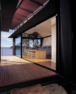 On the lower building's second storey, a
breezeway separates the two glass pavilions.Photograph Elliot Cohen