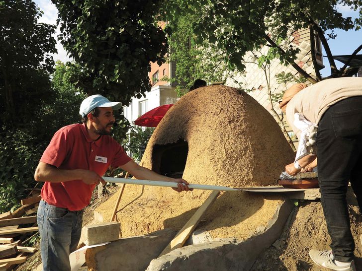Parckfarm encourages local residents to not only farm but also construct cooking equipment as sites for conviviality and sharing, such as this bread oven.