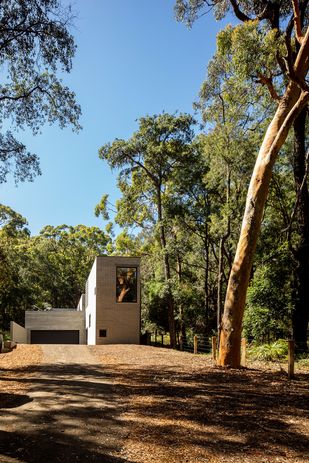 Pearl Beach House by Polly Harbison Design.